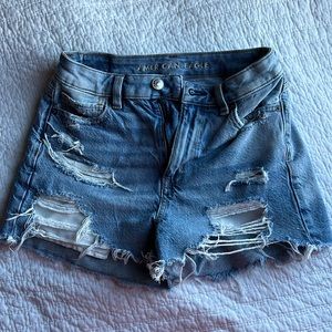 Jean Shorts. Mom Short. Brand:American Eagle. Size: 00